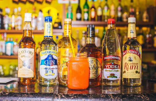 以藝術之名，約你上這家'一杯倒'的酒吧喝個痛快！